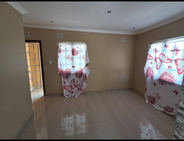 2 BEDROOM HOUSE FOR SALE IN VERULAM CENTRAL